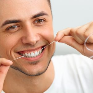 Comment améliorer votre technique d’utilisation du fil dentaire
