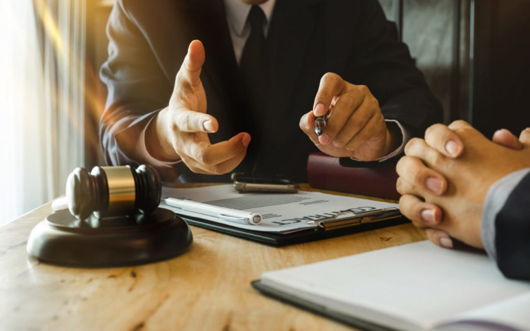 Faut-il obligatoirement passer par un huissier de justice à Lyon pour faire signifier une assignation ?